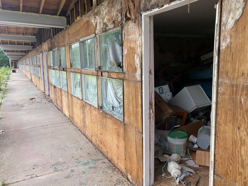 Plainsman Motel - Photo Credit Geoffrey Hudson (newer photo)